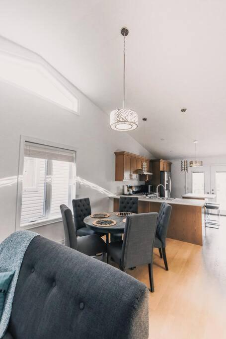 5 Beds On The Rapids - 5 Mins To The Falls Holiday home